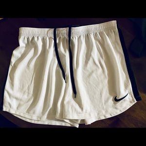 Like New Nike Women’s Dri-Fit League Knit Short Size Large